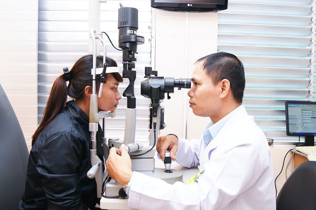 khám mắt