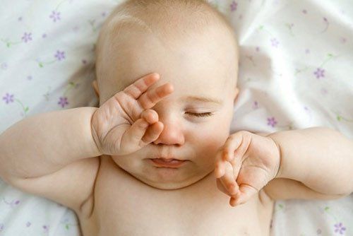 viêm kết mạc ở trẻ sơ sinh